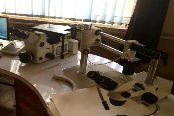 Inverted metallographic microscope